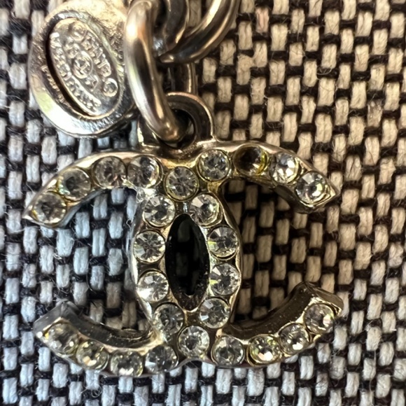 Chanel Faux Pearl and Crystal Cluster Bracelet From Autumn 2008 Collection - Picture 5 of 16